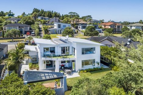 Photo of property in 13 Kittiwake Drive, Schnapper Rock, Auckland, 0632