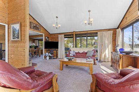 Photo of property in 10 Ridge Lane, New Plymouth, 4310