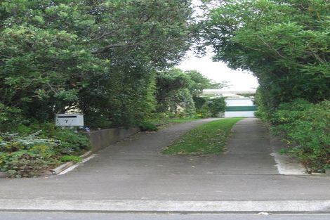 Photo of property in 7 Pinkerton Grove, Newlands, Wellington, 6037