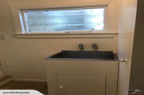 Photo of property in 22 Hawkhurst Road, Lyttelton, 8082