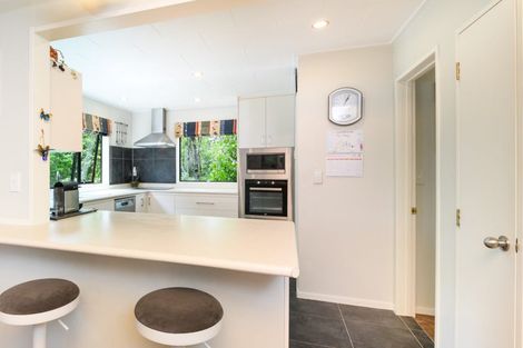 Photo of property in 43 Springdale Grove, Fitzherbert, Palmerston North, 4410