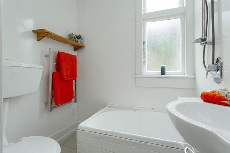 Photo of property in 14 Thomson Street, Lookout Point, Dunedin, 9011