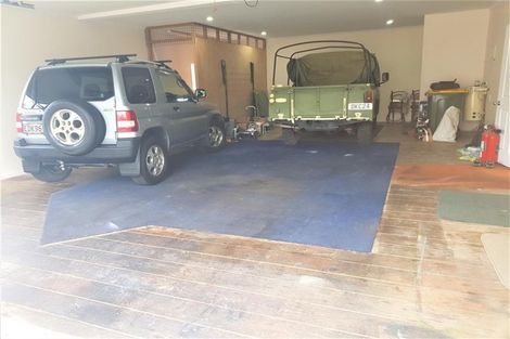 Photo of property in 3 Trotting Terrace, Fairview Heights, Auckland, 0632