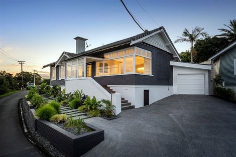 Photo of property in 16 Hinemoa Terrace, Birkenhead, Auckland, 0626