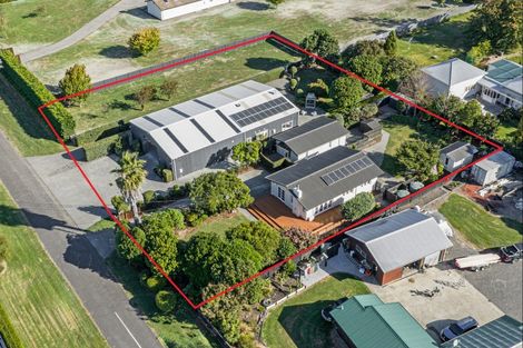 Photo of property in 28 Pitt Street, Clive, 4102