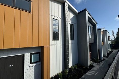 Photo of property in 2 Don Oliver Lane, Glen Eden, 0602