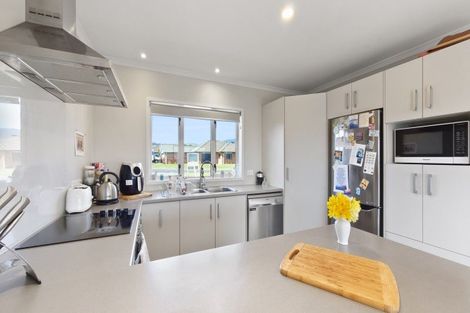 Photo of property in 27 Carroll Place, Owhata, Rotorua, 3010