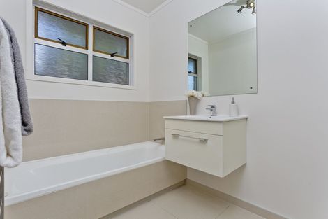 Photo of property in 2/22 Gordon Avenue, Milford, Auckland, 0620