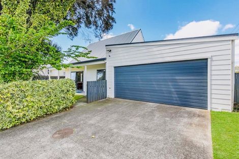 Photo of property in 2 Braeburn Place, Takanini, 2112
