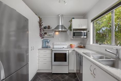 Photo of property in 12 Katrina Place, Massey, Auckland, 0614