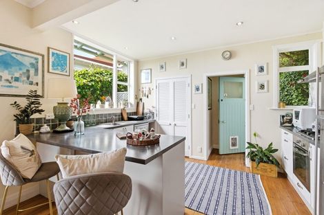 Photo of property in 13 Hungerford Road, Lyall Bay, Wellington, 6022