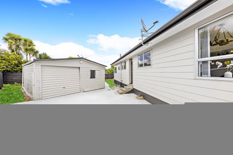 Photo of property in 13 Ewbank Place, Manurewa, Auckland, 2102