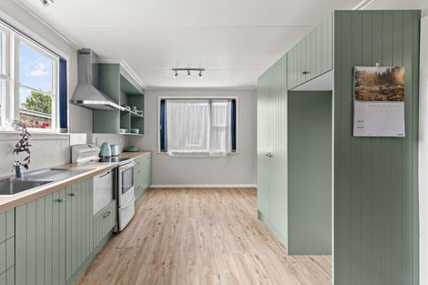 Photo of property in 30 Milne Street, Hunterville, 4730