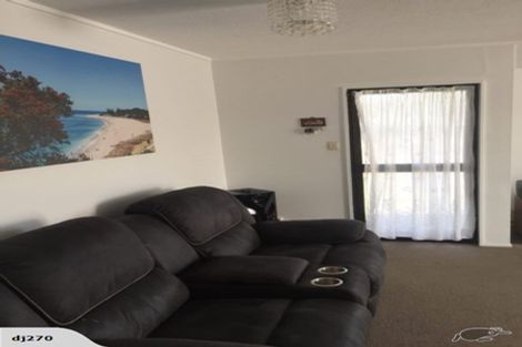 Photo of property in 41a Sunhaven Drive, Newlands, Wellington, 6037