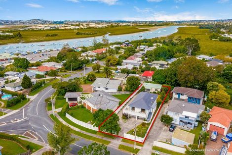 Photo of property in 31 Covil Avenue, Te Atatu South, Auckland, 0610