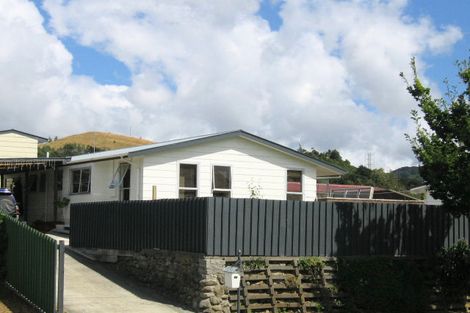 Photo of property in 90 Gemstone Drive, Birchville, Upper Hutt, 5018