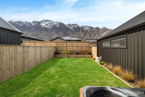 Photo of property in 35 Cheviot Street, Jacks Point, 9371