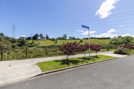 Photo of property in 12 Tuputupu Drive, Kumeu, 0810