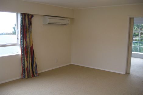 Photo of property in 215 Dowse Drive, Maungaraki, Lower Hutt, 5010