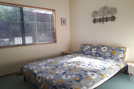 Photo of property in 1a Romulus Place, Totara Vale, Auckland, 0629