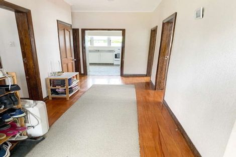 Photo of property in 13b Awaroa Road, Sunnyvale, Auckland, 0612