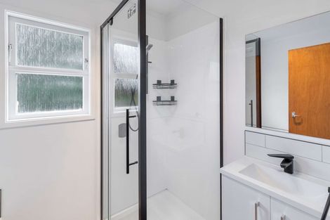 Photo of property in 69 Aquarius Drive, Kawaha Point, Rotorua, 3010