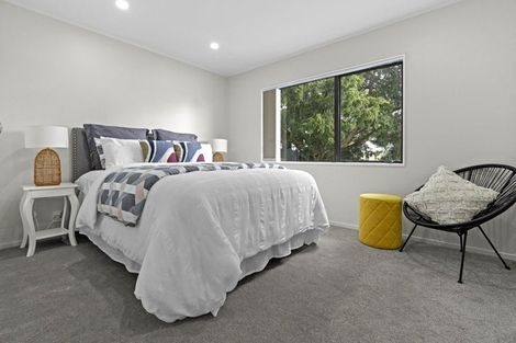 Photo of property in 2/35 Secretariat Place, Randwick Park, Auckland, 2105