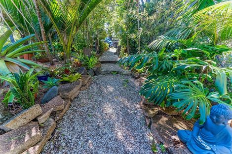 Photo of property in 215 West Harbour Drive, West Harbour, Auckland, 0618