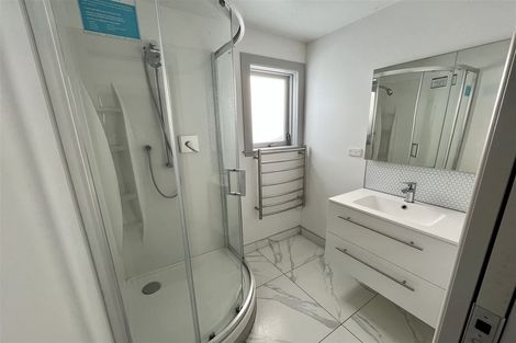 Photo of property in 21 Yeovil Road, Te Atatu Peninsula, Auckland, 0610