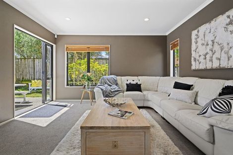 Photo of property in 15 Lilybank Crescent, East Tamaki, Auckland, 2013