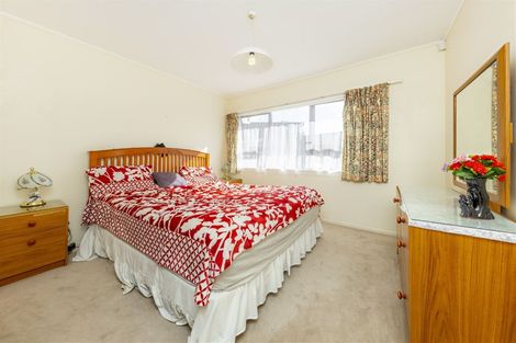 Photo of property in 2/9 Sharivari Place, Conifer Grove, Takanini, 2112