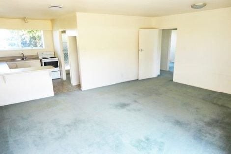 Photo of property in 2/5 Sylvan Crescent, Te Atatu South, Auckland, 0610