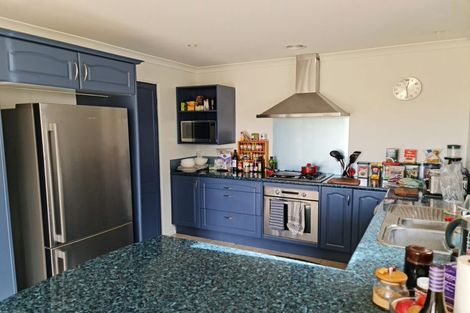 Photo of property in 140 Glanmire Road, Newlands, Wellington, 6037