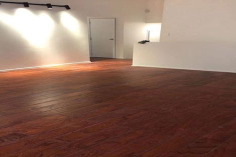 Photo of property in 4/17 Akoranga Drive, Northcote, Auckland, 0627