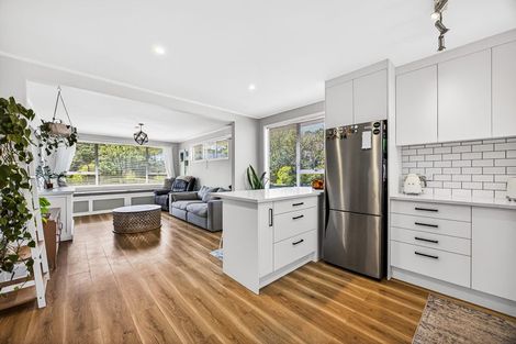 Photo of property in 8 Camphora Place, Ranui, Auckland, 0612