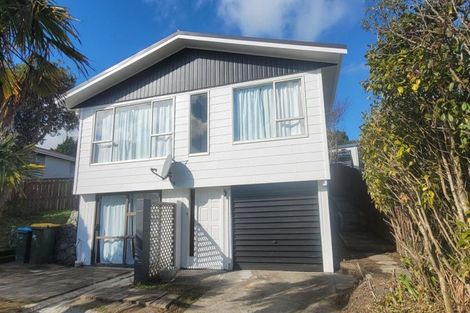 Photo of property in 114 Gloaming Hill, Titahi Bay, Porirua, 5022