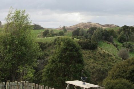 Photo of property in 74 Mangaone Road, Halcombe, Feilding, 4779