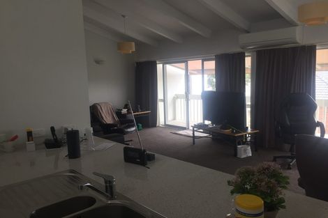 Photo of property in 2/19 Westwell Road, Belmont, Auckland, 0622