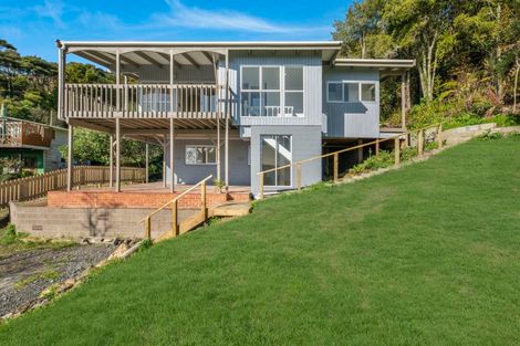 Photo of property in 99 Kawakawa Bay Coast Road, Kawakawa Bay, Papakura, 2585
