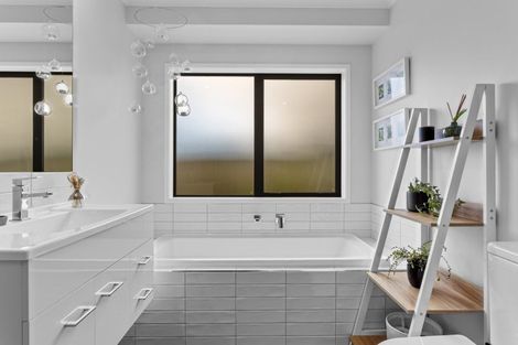 Photo of property in 3 Hamlett Drive, Woodend, 7610