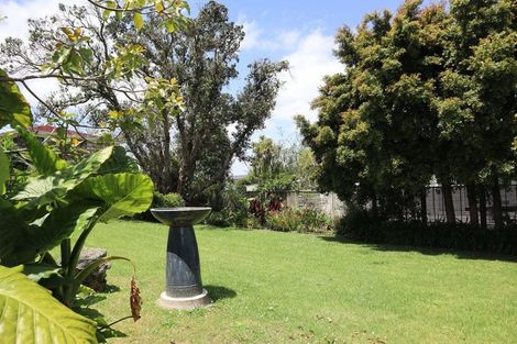 Photo of property in 76 Onewa Road, Northcote Point, Auckland, 0627