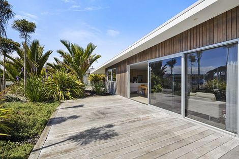 Photo of property in 75 Links Drive, Waiwhakaiho, New Plymouth, 4312
