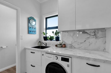 Photo of property in 43 Quinns Road, Normanby, Hawera, 4673