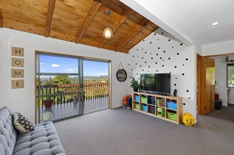 Photo of property in 300 Forest Hill Road, Waiatarua, Auckland, 0612