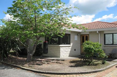 Photo of property in 15 Woburn Place, Takaro, Palmerston North, 4412