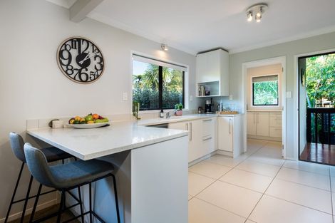 Photo of property in 8a Westbourne Road, Murrays Bay, Auckland, 0630