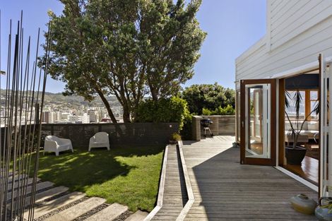 Photo of property in 10 Earls Terrace, Mount Victoria, Wellington, 6011