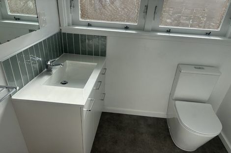Photo of property in 2/96 Hinau Street, Riccarton, Christchurch, 8041