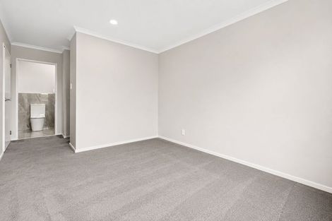 Photo of property in 19 Stitchbird Crescent, Papakura, 2110