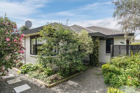 Photo of property in 17 Lorna Irene Drive, Raumati South, Paraparaumu, 5032